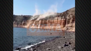 Συνεχείς κατολισθήσεις στη Σαντορίνη - Δείτε βίντεο από την παραλία της Βλυχάδας