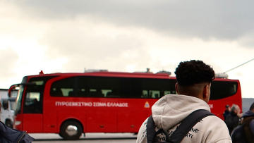 Στη Σαντορίνη το «Όλυμπος», το κινητό επιχειρησιακό κέντρο της πυροσβεστικής - Δείτε βίντεο και φωτογραφίες