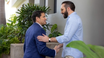 Το Ελ Σαλβαδόρ πρότεινε στις ΗΠΑ να υποδεχθεί έγκλειστους σε αμερικανικές φυλακές, λέει ο Ρούμπιο