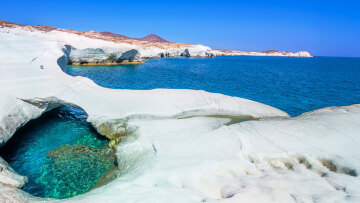 Σκυλακάκης: Πάγωμα οικοδομικών αδειών στη Μήλο για τις περιοχές όπως το Σαρακήνικο