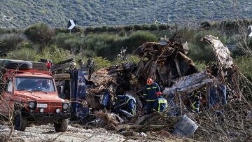 «Θα διαβάσουμε με ακρίβεια το αίτημα και θα τοποθετηθούμε»: H πρώτη αντίδραση της κυβέρνησης για την προανακριτική που ζητά το ΠΑΣΟΚ για τα Τέμπη