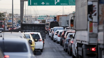 Καραμπόλα πέντε οχημάτων στον Κηφισό στο ύψος των ΚΤΕΛ - «Στο κόκκινο» η κίνηση