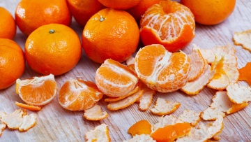 4 τρόποι να αξιοποιήσετε τις φλούδες από τα μανταρίνια