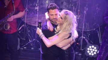 Άννα Βίσση σε Κωνσταντίνο Αργυρό: «Σε ποιον μοιάζει το παιδί;» - Η αντίδραση του τραγουδιστή