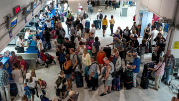 Τουρισμός: Στα 29,2 εκατομμύρια οι αεροπορικές αφίξεις στη χώρα το 2024