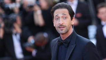 Άντριεν Μπρόντι: Μακιγιέζ νόμιζε πως η μύτη του ηθοποιού ήταν προσθετική και προσπάθησε να την... αφαιρέσει