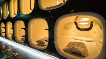 Η εμπειρία της διαμονής σε capsule hotel: Τα μικροσκοπικά δωμάτια που έδωσαν μια νέα διάσταση στην έννοια της φιλοξενίας 