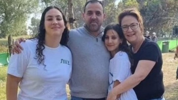 Όμηρος της Χαμάς που απελευθερώθηκε δεν γνώριζε ότι η σύζυγος και οι κόρες του σκοτώθηκαν στις 7 Οκτωβρίου