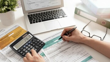 Φορολογικές δηλώσεις 2025: τι αλλάζει, ποιες εκπτώσεις ισχύουν και ποιες είναι οι προθεσμίες - Πλήρης οδηγός