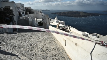 Σαντορίνη: Αναμενόμενο να έχουμε σεισμούς 5 Ρίχτερ, δεν έχουμε φτάσει ακόμα σε αποκλιμάκωση, λέει ο Βασίλης Καραστάθης