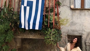 Δωροθέα Μερκούρη: «Ο μπαμπάς μου πήγε τη μητέρα μου στην Καλαβρία για να αποδείξει ότι κι αυτός είναι Έλληνας»