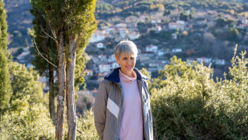 Καναδάς-Πειραιάς-Καρυές Λακωνίας: Η Βούλα εξηγεί γιατί αποφάσισε να ζήσει στο χωριό του παππού της