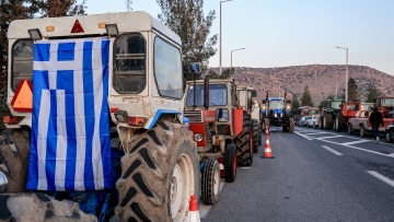 Αγρότες απέκλεισαν για μια ώρα την Εθνική οδό Κοζάνης - Φλώρινας