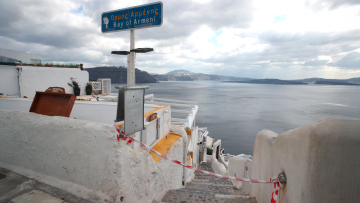 Νύχτα ηρεμίας με τους σεισμούς στη Σαντορίνη - Δημιουργείται νέος ηφαιστειακός κρατήρας στην Άνυδρο;