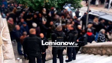 Λαμία: Ρομά προσπάθησε να χτυπήσει με το αυτοκίνητο τον πρόεδρο της Ανθήλης - Ένταση στα δικαστήρια