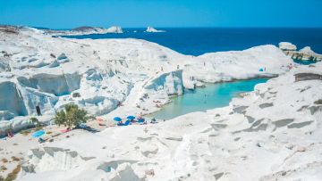 Eco-έγκλημα: Το Σαρακήνικο σώθηκε, αλλά όχι και οι «Κυκλάδες-Ντουμπάι»