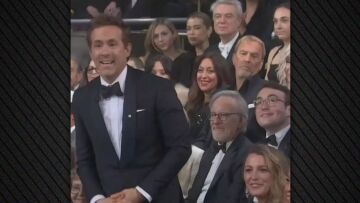 Ο Κέβιν Κόστνερ έγινε viral για την αντίδρασή του σε αστείο του Ρέινολντς για τον Μπαλντόνι - Δείτε το βίντεο