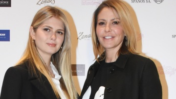 Τζένη Μπαλατσινού: Στο Παρίσι μαζί με τις κόρες της και τον μέλλοντα γαμπρό της