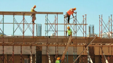 ΝΟΚ: Στον αέρα χιλιάδες άδειες και επενδυτικά σχέδια – Ποιες κατηγορίες μπαίνουν στο μικροσκόπιο της κυβέρνησης