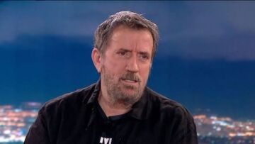 Σπύρος Παπαδόπουλος για τους «Απαράδεκτους»: Η Δήμητρα Παπαδοπούλου δεν ξέρει να γράφει ωραία αστεία
