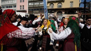 Πότε ανοίγει το Τριώδιο 2026: Ημερολόγιο Αποκριών, Σαρακοστής και Πάσχα
