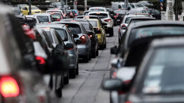 Τέλη κυκλοφορίας με τον μήνα: Πώς βγαίνουν ξανά τα ΙΧ στον δρόμο από 1η Απριλίου