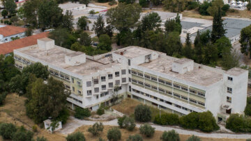 Έγκλημα στο ψυχιατρικό νοσοκομείο στο Δαφνί - Τρόφιμος σκότωσε με γυαλί μια ασθενή