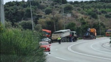 Τροχαίο ατύχημα στον ΒΟΑΚ - Νταλίκα μπήκε στο αντίθετο ρεύμα 