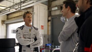 F1: Η Warner Bros έδωσε στη δημοσιότητα ένα βίντεο από τα παρασκήνια της ταινίας με πρωταγωνιστή τον Μπραντ Πιτ
