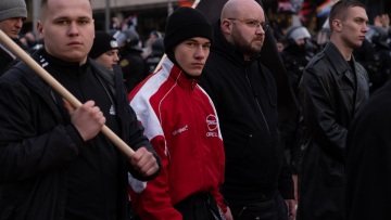 Άντρες ακροδεξιοί, γυναίκες φεμινίστριες και αριστερές: Πώς βάθυνε η πανδημία το ιδεολογικό χάσμα των φύλων;