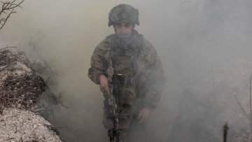 Financial Times: Αμυντική «ομπρέλα» με 30.000 στρατιώτες στην Ουκρανία σχεδιάζουν Γαλλία και Βρετανία