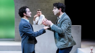 Ο ηθοποιός Γιώργος Μακρής μιλά για τις αντιδράσεις για την παράσταση με θέμα τους ομοφυλόφιλους - «Ο καθένας κουμάντο στην επιχείρησή του»