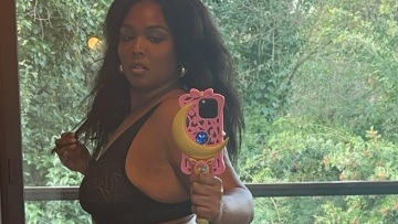 Η selfie της Lizzo με εσώρουχα για να γιορτάσει την εντυπωσιακή αλλαγή στη σιλουέτα της