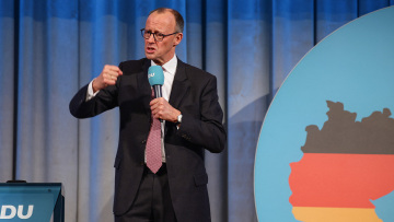 Θρίλερ οι εκλογές την Κυριακή στη Γερμανία: O Μερτς χάνει το όριο επιβίωσης του 30%, ανεβαίνει το AfD στην τελευταία δημοσκόπηση