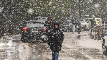 Καιρός: Σε εξέλιξη η ψυχρή εισβολή - Με χιονοθύελλα ξημέρωσε η Θεσσαλονίκη, χιόνια στη Βόρεια Ελλάδα