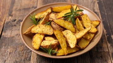 Ποια είναι η σωστή στιγμή για να αλατίσετε τις τηγανητές πατάτες;