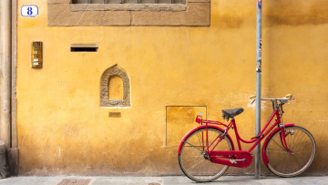 Στάση στα παράθυρα του κρασιού της Φλωρεντίας: Μια μακρόχρονη παράδοση που παραμένει ολοζώντανη