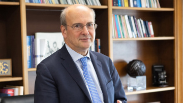 Χατζηδάκης για τις διεκδικήσεις του Δημοσίου σε ιδιωτικά ακίνητα: Δεν θέλουμε κράτος πρωταγωνιστή σε ιστορίες καθημερινής τρέλας