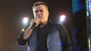 Πέθανε ο τραγουδιστής Μανώλης Λιδάκης σε ηλικία 65 ετών