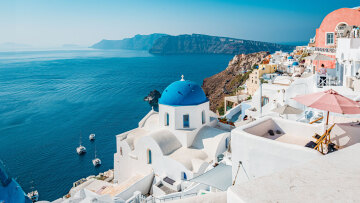 ΥΠΕΝ: Αυθαίρετα σε δώδεκα συγκροτήματα πάνω στην Καλντέρα εντόπισε το Υπουργείο Περιβάλλοντος