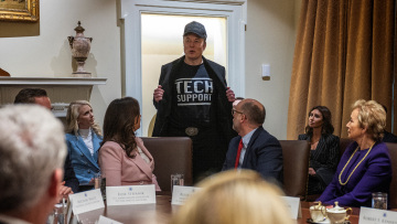 Με σόου του Έλον Μασκ το πρώτο υπουργικό συμβούλιο του Τραμπ - «Θα εξοικονομούμε 4 δισ. κάθε μέρα»