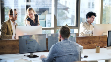 Κατατέθηκε στη Βουλή η διάταξη για τη μείωση των ασφαλιστικών εισφορών - Πόσο ωφελούνται μισθωτοί και επιχειρήσεις