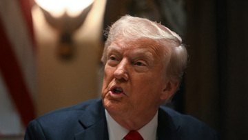 Θα επιβάλω δασμούς στην Ευρωπαϊκή Ένωση, ανακοίνωσε ο Τραμπ - Θα αντιδράσουμε σθεναρά, απαντά η Κομισιόν