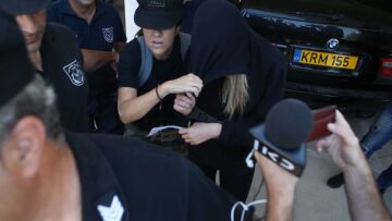 Η Κύπρος θα αποζημιώσει τη Βρετανίδα που βιάστηκε ομαδικά στην Αγία Νάπα το 2019 - Οι Ισραηλινοί βιαστές δεν τιμωρήθηκαν ποτέ