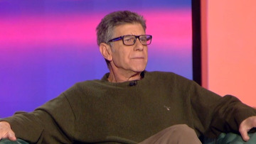 Γιάννης Μπέζος: Οι άντρες παλιά έπρεπε να είναι σε ένα συγκεκριμένο καλούπι, φοβόντουσαν το διαφορετικό