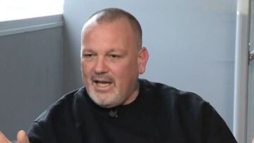 Δημήτρης Σκαρμούτσος: Ενώ όλη μου τη ζωή έζησα στα άκρα, σαν πατέρας είμαι πάρα πολύ συντηρητικός