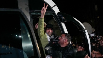 Το Ισραήλ παρέλαβε τα λείψανα 4 ομήρων από τη Γάζα - Λεωφορείο με Παλαιστίνιους φτάνει στη Ραμάλα 