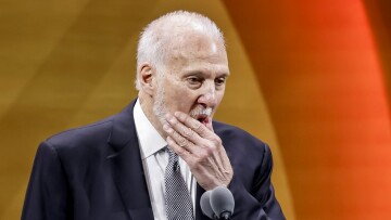 Δεν επιστρέφει για φέτος στον πάγκο των Σπερς μετά το εγκεφαλικό ο Πόποβιτς