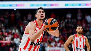 Μπολόνια - Ολυμπιακός: Χτύπησε στη μύτη του και πήγε στα αποδυτήρια ο Λαρεντζάκης