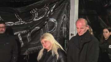 Εκδήλωση στη μνήμη της Κλαούντια Λάτα στον σιδηροδρομικό σταθμό της Λάρισας – Δείτε βίντεο και φωτογραφίες